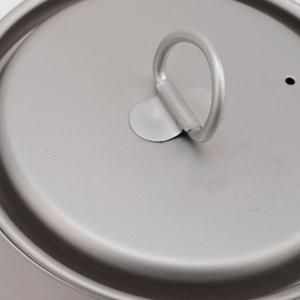 Mug en titane PY-C025 650 ml, équipement de camping fabriqué au Japon, poignée en titane qui ne chauffe pas, grand mug d'extérieur avec couvercle - Product Image 2