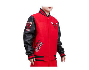 Chaqueta Varsity Personalizada de Lana Roja para Hombre, Chaqueta Bomber con Mangas de Cuero Negro y Parche de Mascota, Chaqueta Letterman de Béisbol al por Mayor - Product Image 3