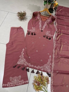 Ensemble Salwar Kameez traditionnel pour femmes avec broderie et latkan, tenue décontractée style Inde Pakistan - Product Image 4