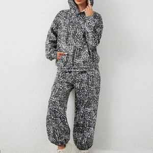 Survêtements pour femmes en polyester et élasthanne, impression par sublimation, vente en gros, logo personnalisé, haute qualité. - Product Image 4