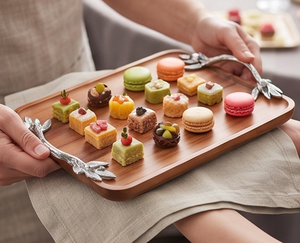 Plateau de service élégant en bois avec poignées en feuille d'argent, finition laquée, usage résidentiel, accessoire de table moderne - Product Image 3
