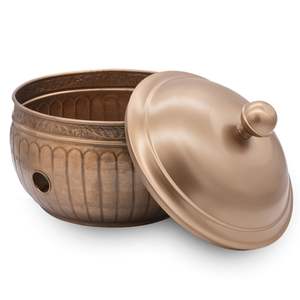 Pot de rangement pour tuyau d'arrosage en bronze doré antique avec couvercle et détails floraux, organiseur extérieur - Product Image 1