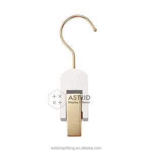 Soporte acrílico multifunción Astrid con logo personalizado de 18 cm x 4 cm para guardar pelucas, extensiones de cabello y accesorios de peluquería para salón o tienda. - Product Image 6