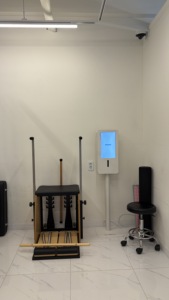 เครื่องวิเคราะห์ร่างกายอัจฉริยะ Bodydot BDF1000 ใช้พลังงาน AI โครงอะลูมิเนียมอัลลอยด์ ดีไซน์ไม่พับได้ ติดตามท่าทางร่างกายแบบเต็มรูปแบบได้อย่างยืดหยุ่น - Product Image 1