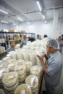 Cajas de Cartón Corrugado Desechables, Ecológicas, Reciclables, de Grado Alimenticio, con Cierre Magnético y Asa, Hechas con Materiales Reciclados para Llevar Comida - Product Image 4