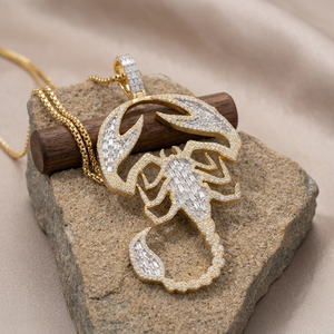 Colgante de Escorpión Chapado en Oro de 18K con Moissanita de Corte Baguette y Engaste de Garra, Estilo Hip Hop, Amuleto Unisex, Regalo para Fiestas - Product Image 4
