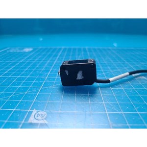 Sensor Fotoeléctrico KEYENCE PZ2-61, Receptor Usado Como Está, Piezas de Equipos Semiconductores de Época - Product Image 5
