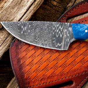 Couteau de chasse artisanal en acier Damas avec manche en résine bleue, lame fixe, fourreau en cuir - Product Image 5