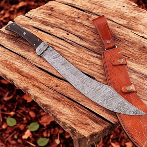 Cuchillo de caza hecho a mano de acero de Damasco con mango de madera y funda de cuero, hoja de punta caída. - Product Image 4