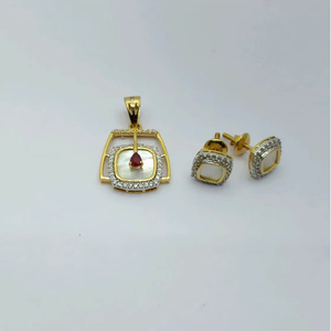 Boucles d'oreilles clous carrées dorées avec pendentif assorti, ensemble de bijoux élégants imitation perle et rubis pour femme - Product Image 1