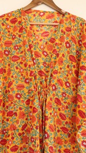 Vestido Kaftan Bohemio Rojo con Estampado Floral Naranja, Cuello en V, Corte Holgado para Mujer, Estilo Maxi con Lazos de Algodón - Product Image 4