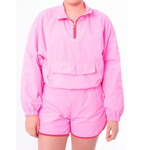 ชุดแจ็คเก็ตแทรคสูทสีชมพูสำหรับผู้หญิง ผ้าไนลอน ชุดเซ็ตเสื้อแจ็คเก็ตสั้น สไตล์สตรีทแวร์สำหรับฤดูร้อน มีซิป โลโก้คาร์โก้ ไซส์พลัส เสื้อกันลมสำหรับผู้หญิง - Product Image 6