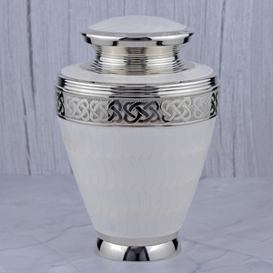 Urna funeraria de latón para adultos con grabado floral azul y plateado, superficie brillante para cenizas humanas, urna conmemorativa. - Product Image 5