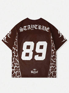 Maillot de football américain entièrement personnalisé en maille 100 % polyester marron avec motif graphique gothique et panneau léopard, col en V, conception OEM en gros - Product Image 2