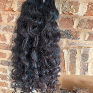 Lots de Cheveux Humains Indiens Vierges Longs et Bouclés 100% Cheveux de Donneur Unique Tissage de Cheveux en Gros Double Trame Faite à la Machine - Product Image 1