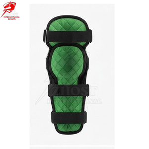 Protectores de Piernas Deportivos con Logotipo Personalizado, Diseñados con Acolchado Premium, Movimiento Flexible y Sistema de Ajuste Seguro - Product Image 3