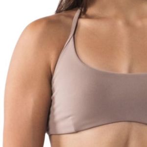 Sujetador deportivo Stone para mujer con múltiples tirantes, top corto ligero de alto rendimiento para entrenamiento, correr, yoga, gimnasio, fitness y ropa deportiva. - Product Image 4