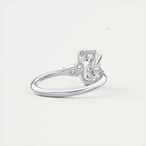 Anillo de compromiso de tres piedras con diamante cultivado en laboratorio de corte esmeralda de 2.50 quilates y piedras laterales en forma de pera en oro blanco de 14K. - Product Image 3