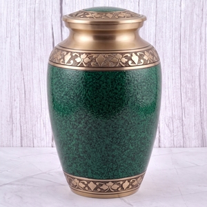 Urna Funeraria de Latón con Diseño Floral Verde y Dorado para Cenizas Humanas, con Superficie Pulida, para Funeral, Memorial y Entierro - Product Image 1