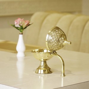 Quemador de Incienso Dhupdaan de Latón - Artesanía Tradicional de Latón de Alta Calidad para Rituales Espirituales y Religiosos Diarios - Product Image 5