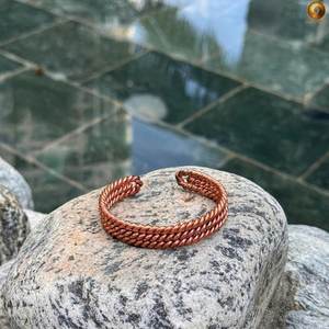 Brazalete trenzado de cobre puro hecho a mano, triple hebra, joyería artesanal de metal y cobre, cable trenzado, joyería curativa para hombres y mujeres, regalo OEM. - Product Image 1