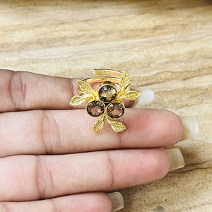 Anillo botánico de latón con cuarzo ahumado, estilo floral vintage, inspirado en la naturaleza, con textura de hoja, chapado en oro, venta al por mayor, anillo para mujer. - Product Image 2