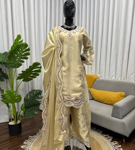 ชุดสูทผ้าไหมปักลายสีเบจมารูนทรงตรงสำหรับผู้หญิง พร้อมกางเกงปาลาซโซและผ้าคลุมไหล่ ชุดพื้นเมืองแบบดั้งเดิมสำหรับงานแต่งงาน - Product Image 1