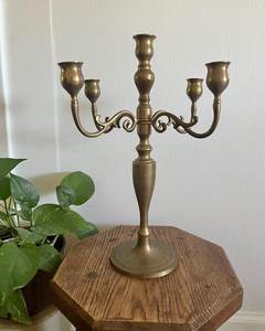 Candelabro de Metal Antiguo de Estilo Victoriano y Gótico - Candelabro de Latón Pesado con Múltiples Brazos, Fabricante de la India - Product Image 3