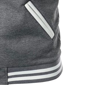 เสื้อแจ็คเก็ตเบสบอลปักโลโก้แบบกำหนดเองคุณภาพสูงสำหรับฤดูใบไม้ร่วง สำหรับผู้ชายไซส์ใหญ่ สไตล์สตรีทแวร์ พิมพ์ลายลำลอง สไตล์วาร์ซิตี้ - Product Image 4