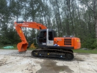 Excavatrice sur chenilles HITACHI ZX210 d'occasion, peinture d'origine japonaise 2023, godet de 1,0 m³, bon état, avec accessoires