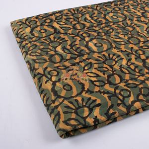 Tela de Algodón con Estampado Floral en Bloque Dabu para Camisas, Vestidos, Bolsos, Cortinas, Juguetes, Uso en Decoración del Hogar y Textiles - Product Image 3