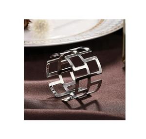 2025 luxueux anneaux de serviette en métal fabriqués à la main 4 pièces ensemble conceptions uniques couleurs vives élégant salle à manger mariages hôtel Table décor - Product Image 5
