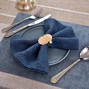 Anneaux de serviette dorés festifs Père Noël, parfaits pour les tables de repas, les célébrations de Noël et la décoration des réceptions de fin d'année, en provenance d'Inde - Product Image 4