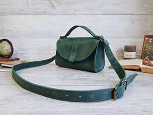 Bolso Bandolera de Cuero y Mezclilla para Hombre con Bordado y Borlas Otoñales - Product Image 3