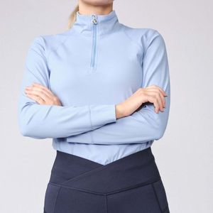 Chemise de compétition équestre de haute qualité, extensible dans 4 directions, en tissu technique doux au toucher, idéale pour la compétition et les spectacles. - Product Image 5