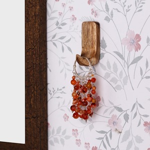 Cintres en bois de style européen haut de gamme, gravure de logo personnalisée, finition laquée de luxe, crochet chromé robuste pour costumes - Product Image 6