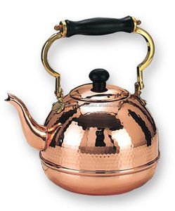 Hervidor de cobre tradicional con diseño histórico y construcción robusta, perfecto para los amantes del vintage y los coleccionistas de cobre - Product Image 1
