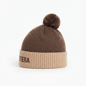 Bonnet en tricot personnalisé marron crème avec pompon, chaud pour l'hiver, à revers, avec logo brodé - Product Image 4