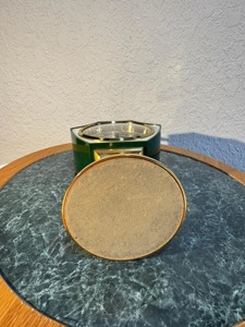 Nuevo Reloj de Escritorio Poligonal Verde con Movimiento de Cuarzo, Función de Alarma, Diseño Tradicional y Base de Latón - Product Image 6