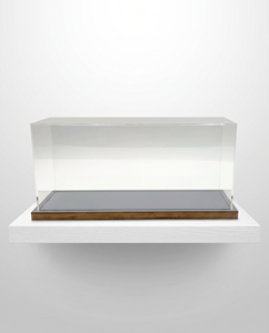 Exhibidor de Esquina Acrílico Personalizado Modelo AC, Superficie Cromada, Estante de Plástico, Fácil Montaje - Protege sus Artículos - Product Image 1