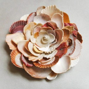 Flores artesanales de conchas marinas blancas, flores hechas a mano con conchas marinas, venta al por mayor a precio económico, artesanías naturales - Product Image 3