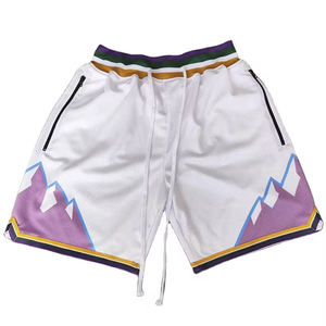 Shorts de malla de primera calidad con diseño transpirable y tacto suave, que ofrecen una comodidad fresca y un estilo urbano sin esfuerzo. - Product Image 4