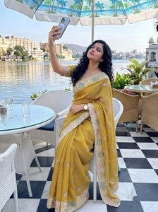 Sari en soie douce avec broderies de fils épais, idéal pour les fêtes et les mariages indiens, ensemble de sari de créateur brodé, pour l'hiver et l'été. - Product Image 2