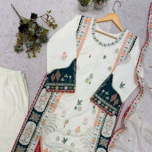 ชุดสามชิ้น เสื้อปักลายดาวผ้าไหม พร้อมกางเกง และผ้าคลุมไหล่ลายรังโกลี ประดับเลื่อม - Product Image 4