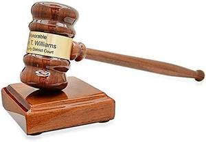 Tienda de Regalos Ejecutivos |   Set de Martillo y Bloque de Nogal Personalizado en Caja de Madera con Bisagras y Grabado Personalizado - Product Image 3