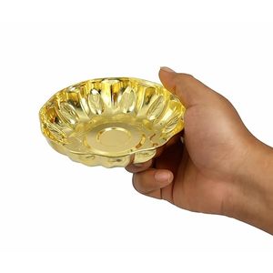 Thali Dorado Tradicional de Metal para Puja con Flores Coloridas y Artículos Rituales para Ceremonia de Boda - Product Image 3