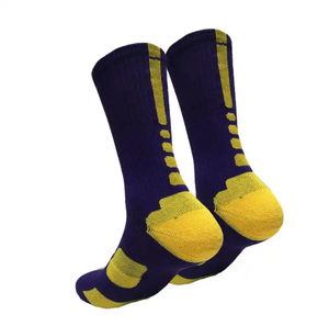 Chaussettes de sport personnalisées en coton pour hommes, unisexes, brodées, avec logo athlétique de tennis, pour la course à pied, OEM, design de créateur, pour le basketball - Product Image 2