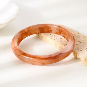 Brazalete de Resina de Diseño Premium para Mujer |   Elegantes Brazaletes Hechos a Mano Estilo Indio, Artesanía en Resina - Product Image 5