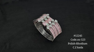 Pulsera Kada de latón con circonita cúbica morada 12245, diseño floral, chapada en rodio, joyería para mujer, para fiestas. - Product Image 4
