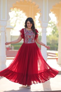 Vestido Maxi Anarkali Rojo de Georgette, Estilo Étnico Indio Tradicional, Elegante, con Bordado Intenso y Mangas con Volantes, Kurti Largo - Product Image 4